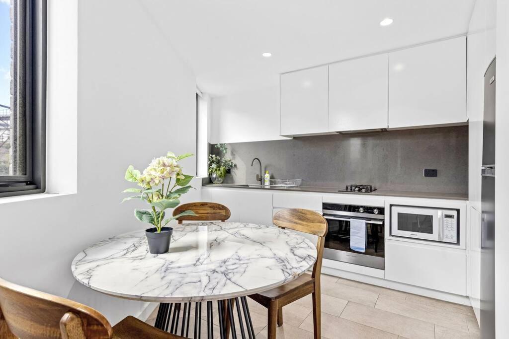 Studio For Long Term Tenants In Strathfield Cbd Sydney Eksteriør bilde